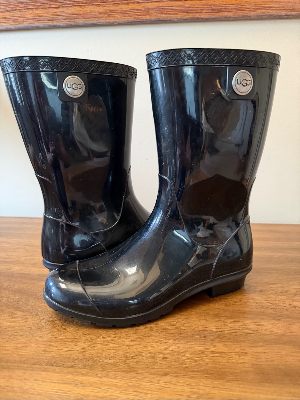 UGG Sienna Gloss Black Rain Boots Womens Size 6 Waterproof Rubber Mid Calf
